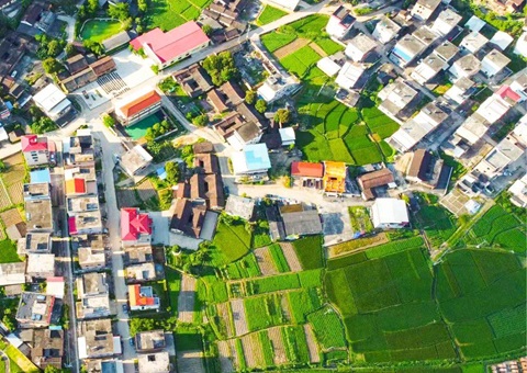 福建省发展“村落驰名行动” <br>自执行以来至上月底，全省共定名、改名地名4900余个，采集上图村落地名信息近14万条