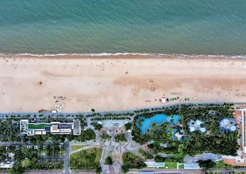 ？谑姓谓ǜ春Ｍ濉⒈鹾Ｊ，构筑绿色长廊，海域生态环境得到显著改善——“蓝色海湾” 实现“滩净湾美”